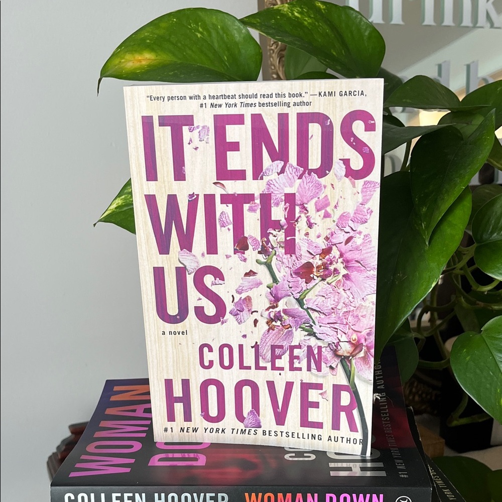 Colleen Hoover 'It Ends With Us' Book